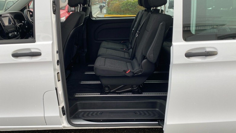 Mercedes-Benz Vito ELr Tourer L3 Electric Fwd 150kW 100kWh Premium 9-Seater Auto